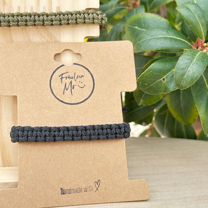 Schwarzes geknüpftes Segeltau Armband, 100% wasserfest, auf Fräulein Mo Karte.